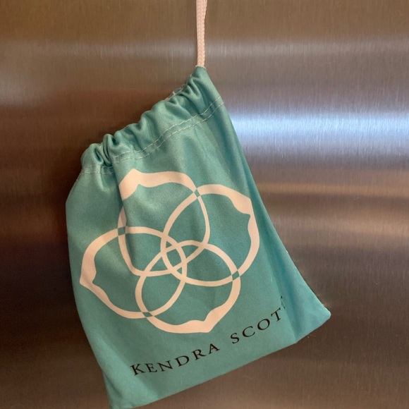 Kendra Scott Danielle MOP earrings - Picture 8 of 9